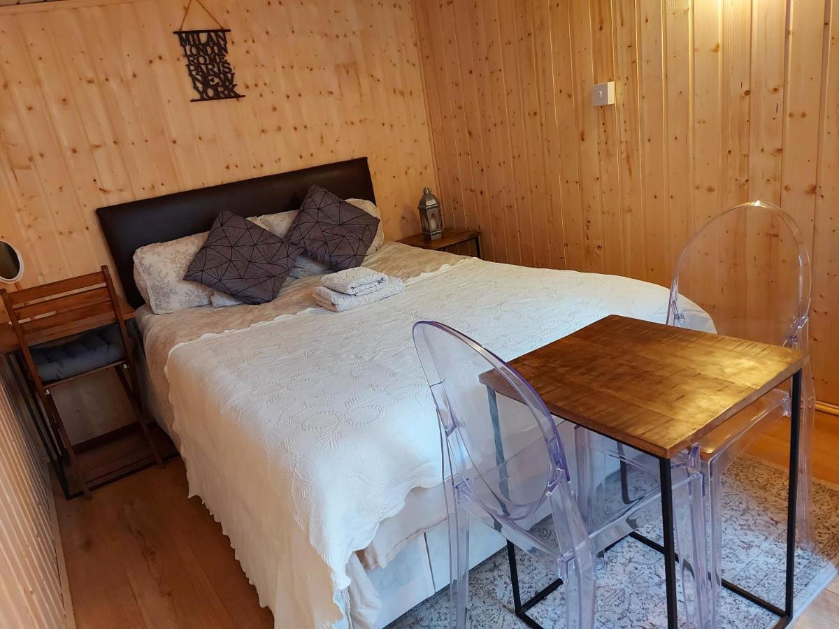 Pretty Studio With A Private Terrace Лондон Экстерьер фото
